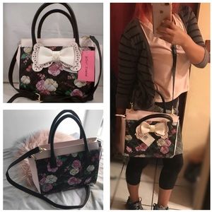 🎀 Betsey Johnson Crossbody Floral Satchel Bow